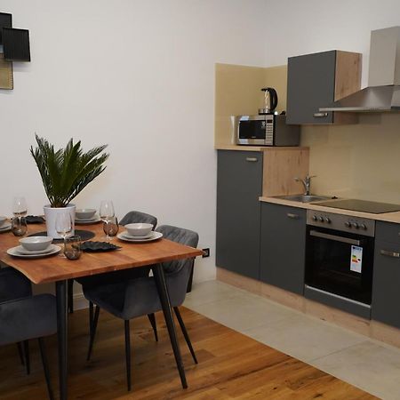 Real Appartments Wina Bagian luar foto