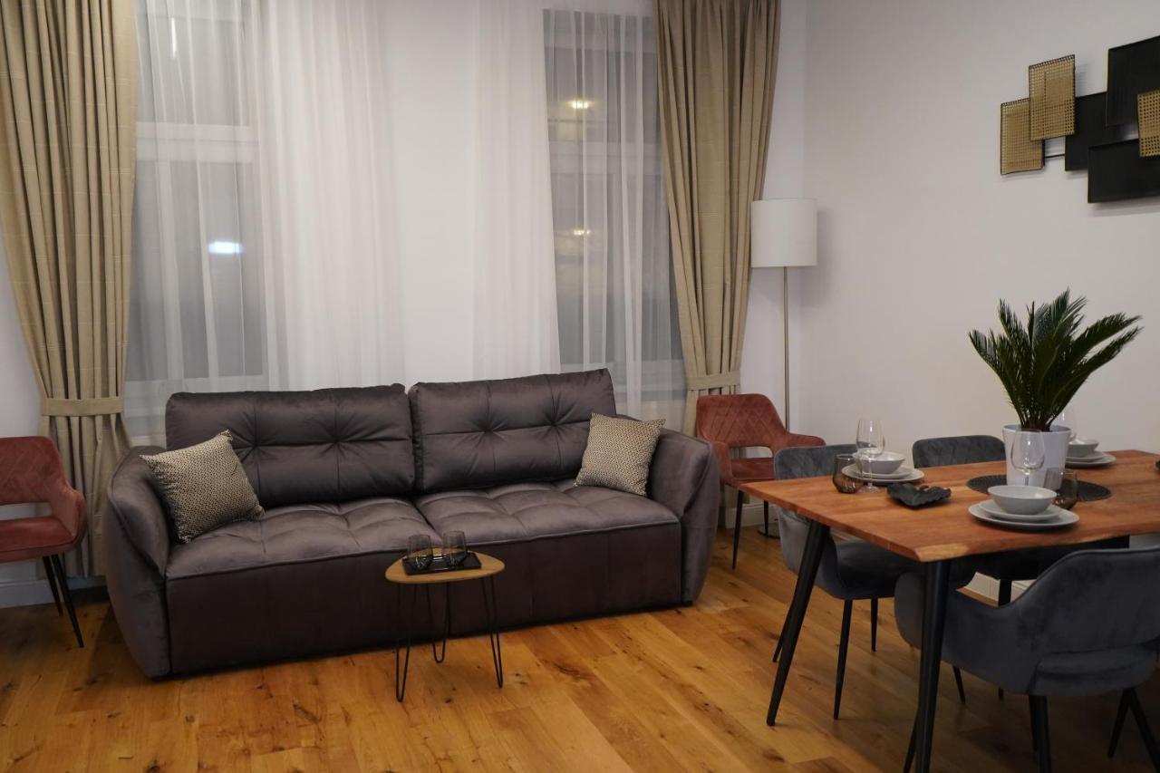 Real Appartments Wina Bagian luar foto