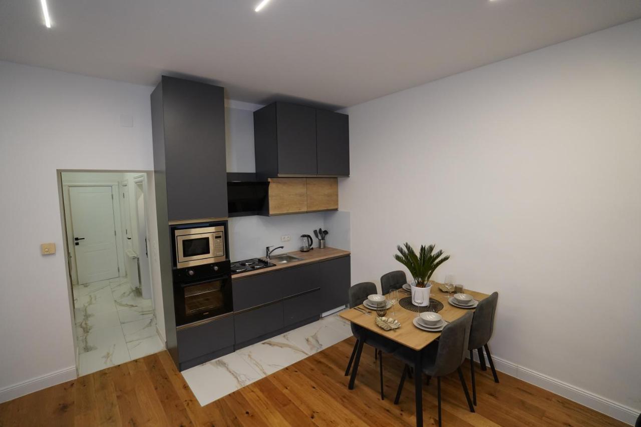 Real Appartments Wina Bagian luar foto