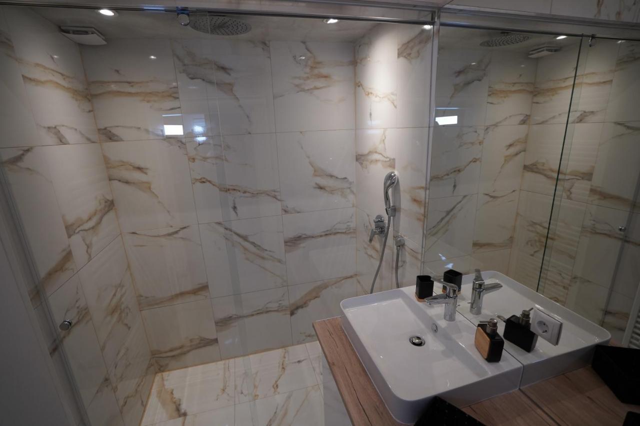 Real Appartments Wina Bagian luar foto