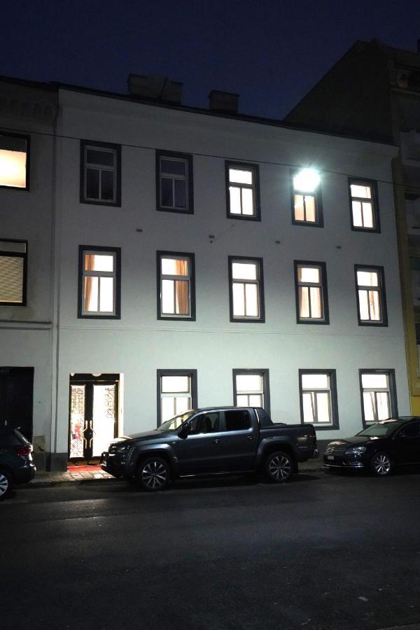 Real Appartments Wina Bagian luar foto