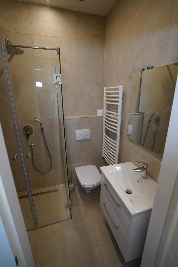 Real Appartments Wina Bagian luar foto